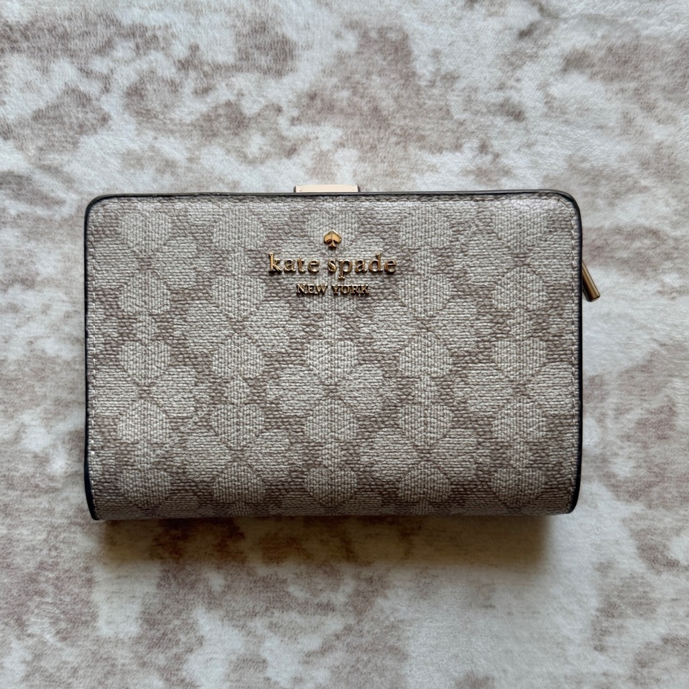 kate spade Signature Beige Flower Monogram Zip Wallet